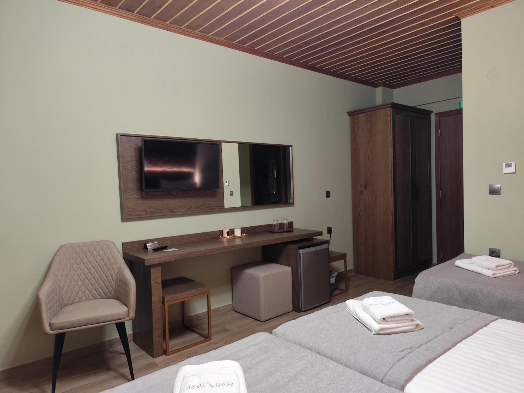 Hotel Ζέον Ύδωρ Órma Esterno foto
