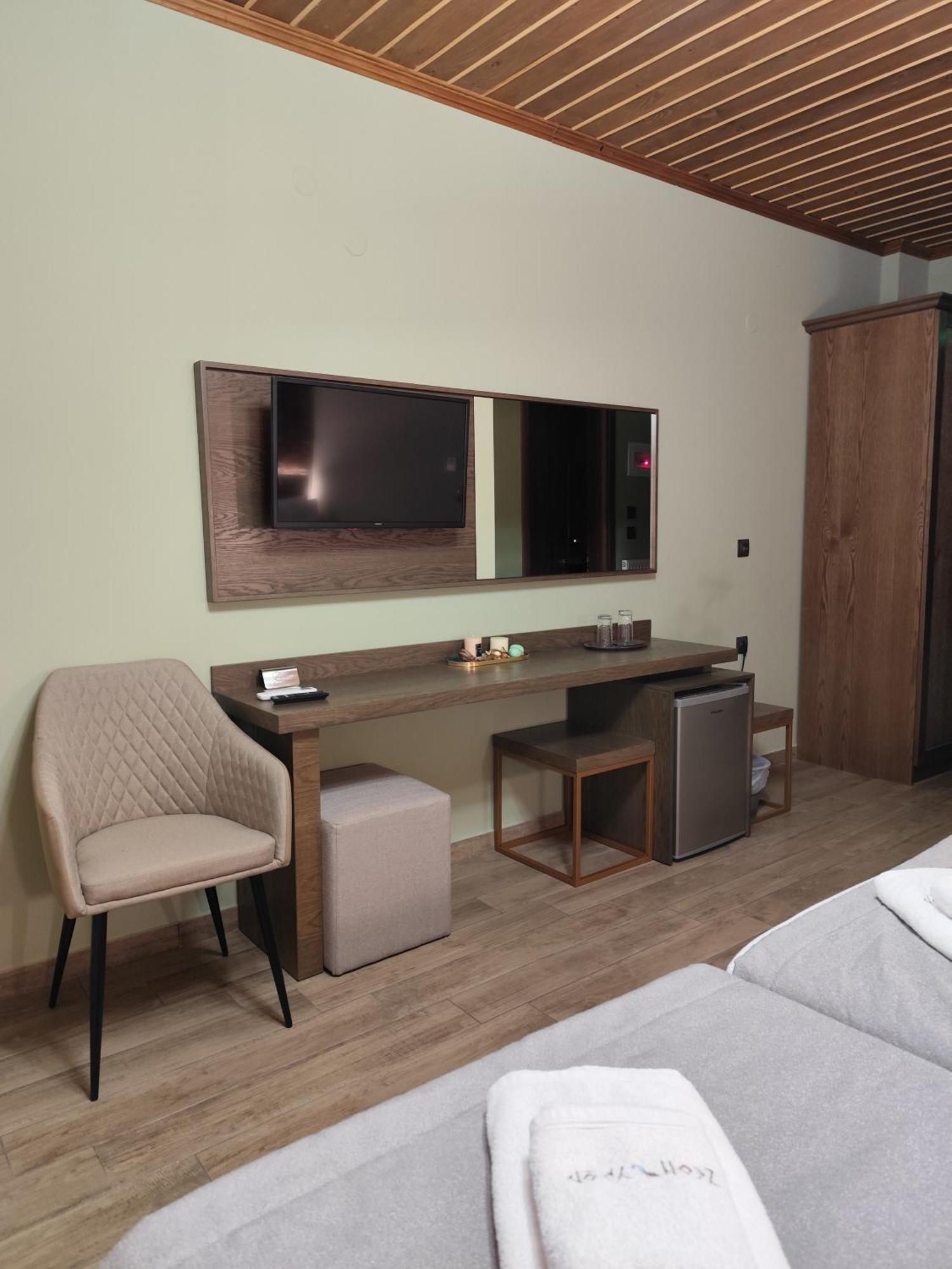 Hotel Ζέον Ύδωρ Órma Esterno foto